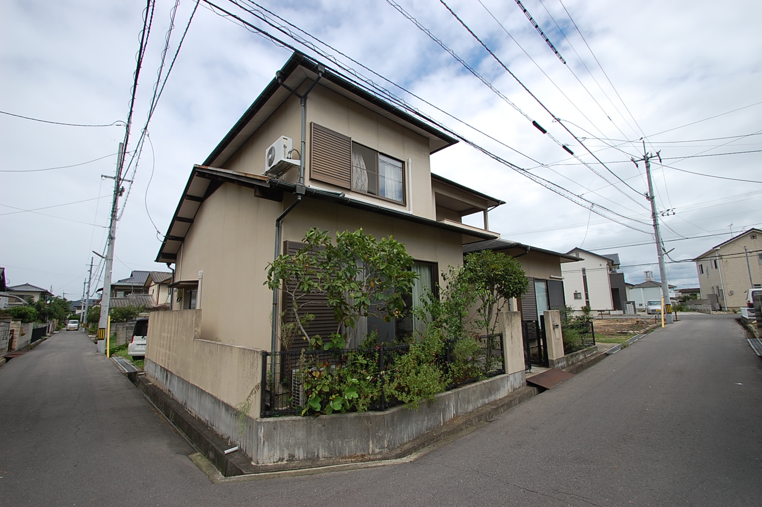 相続した空き家を放っておくと